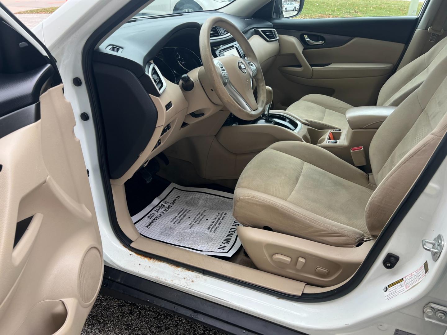 2015 WHITE Nissan Rogue S AWD (5N1AT2MVXFC) , located at 1633 W Kimberly, Davenport, IA, 52806, (563) 323-5341, 41.559456, -90.598732 - Photo#6